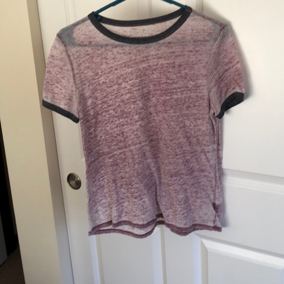 Maroon American Eagle t-shirt - Picture 1 of 2